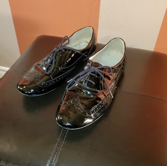 Clarks Black Patent Leather ladies Brogues - Picture 2 of 9